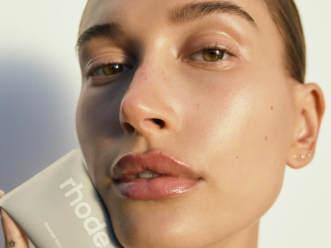 Hailey Bieber envisagerait de vendre sa marque Rhode - The Beauty Analyst