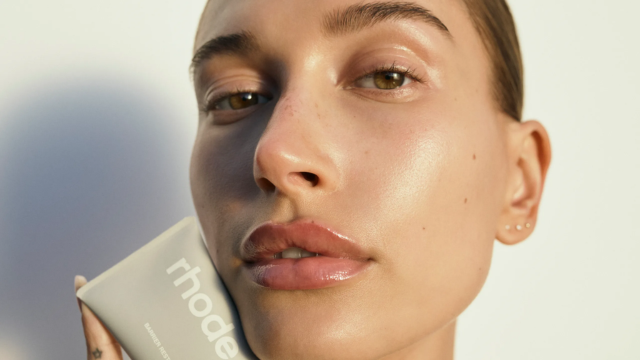 Hailey Bieber envisagerait de vendre sa marque Rhode - The Beauty Analyst