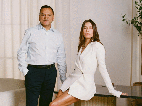 Rhode : la marque d'Hailey Bieber rejoint elf Beauty dans un deal à 1 milliard de dollars - The Beauty Analyst