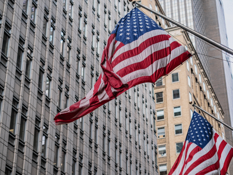 Droits de douane américains : 10 900 emplois menacés dans la cosmétique française - The Beauty Analyst