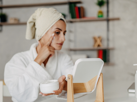 Anti-âge en France les enseignements clés du rapport YouGov 2026 - The Beauty Analyst