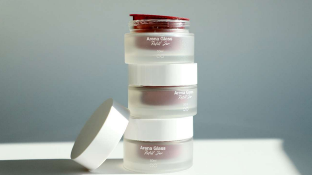 Quadpack décline son pot Arena en verre recyclé rechargeable - The Beauty Analyst